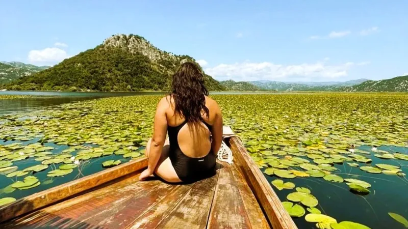 Lake Skadar: Two-hour cruise on a traditional wooden boat with refreshments