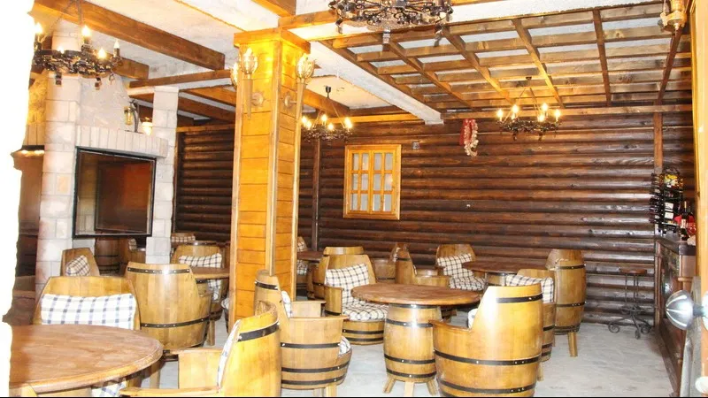 Isprobajte naših pet vrsta vina uz predjelo, ručak ili večeru i dezert